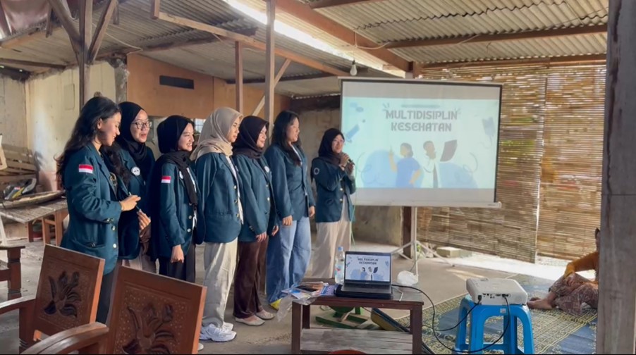 Mahasiswa KKN-T UNDIP beri pemeriksaan kesehatan dan edukasi gaya hidup sehat untuk UMKM Rowosari Semarang