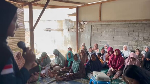 Mahasiswa KKN-T UNDIP beri pemeriksaan kesehatan dan edukasi gaya hidup sehat untuk UMKM Rowosari Semarang